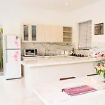 Fantastic 3 Bed Villa, Walk To Beach, Sunny Pool
