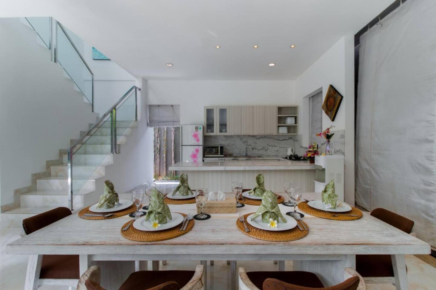 Fantastic 3 Bed Villa, Walk To Beach, Sunny Pool Villa