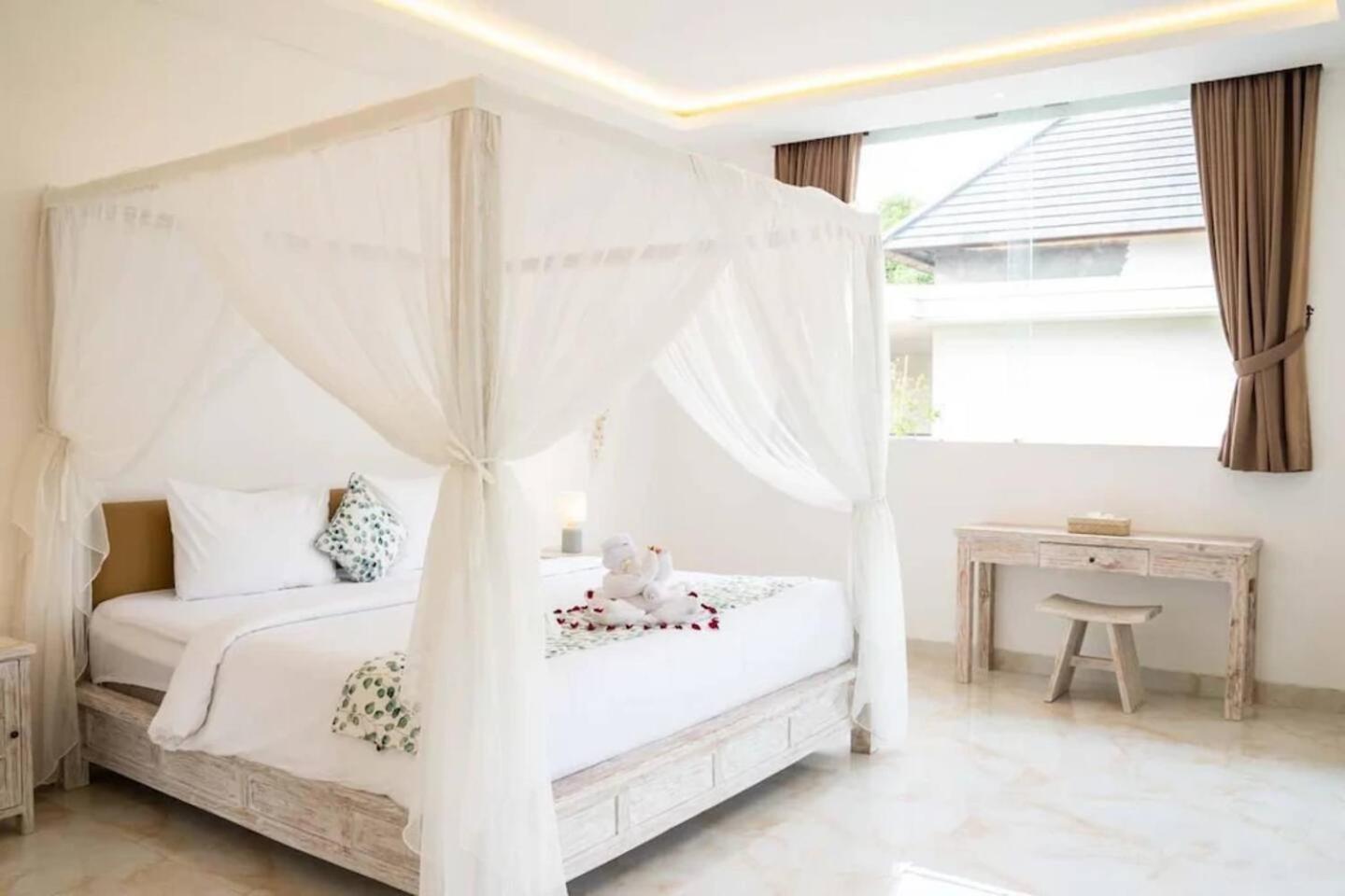 Fantastic 3 Bed Villa, Walk To Beach, Sunny Pool Villa *