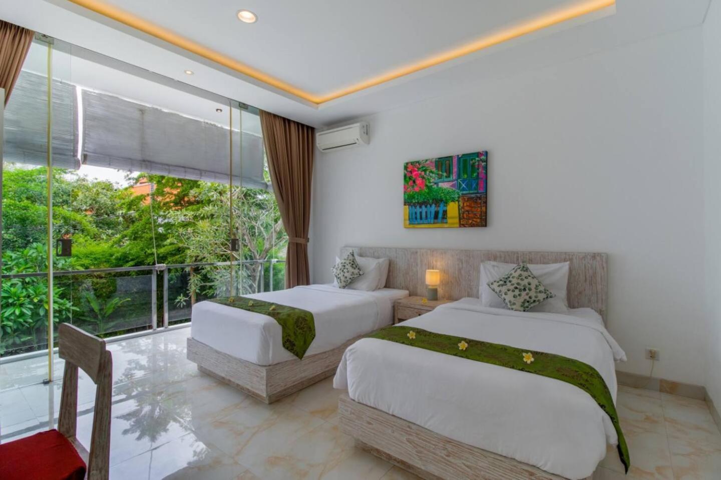 Fantastic 3 Bed Villa, Walk To Beach, Sunny Pool Seminyak (Bali)