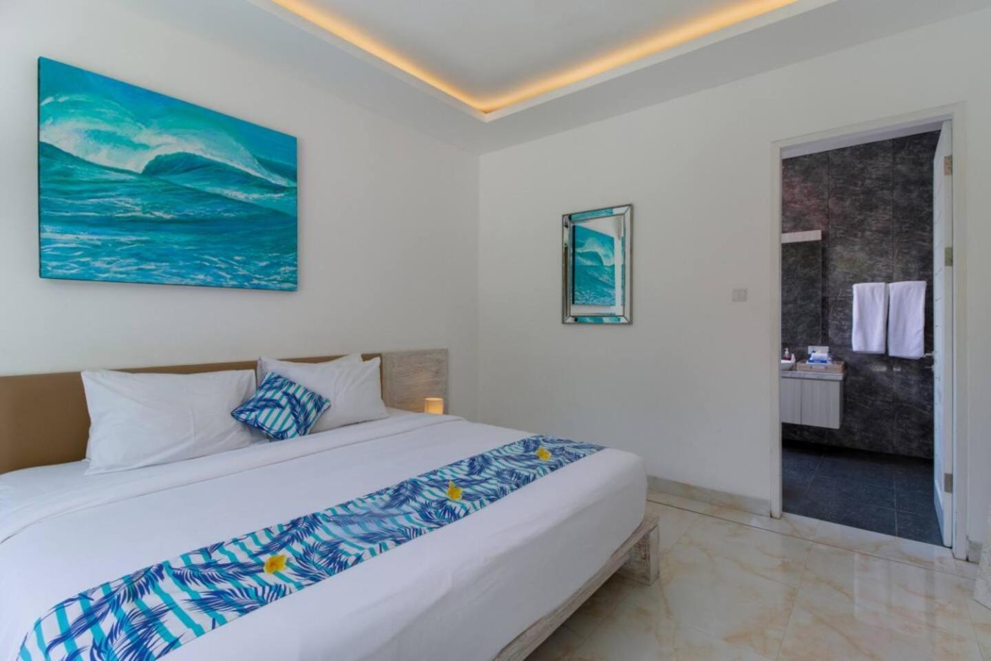 Fantastic 3 Bed Villa, Walk To Beach, Sunny Pool