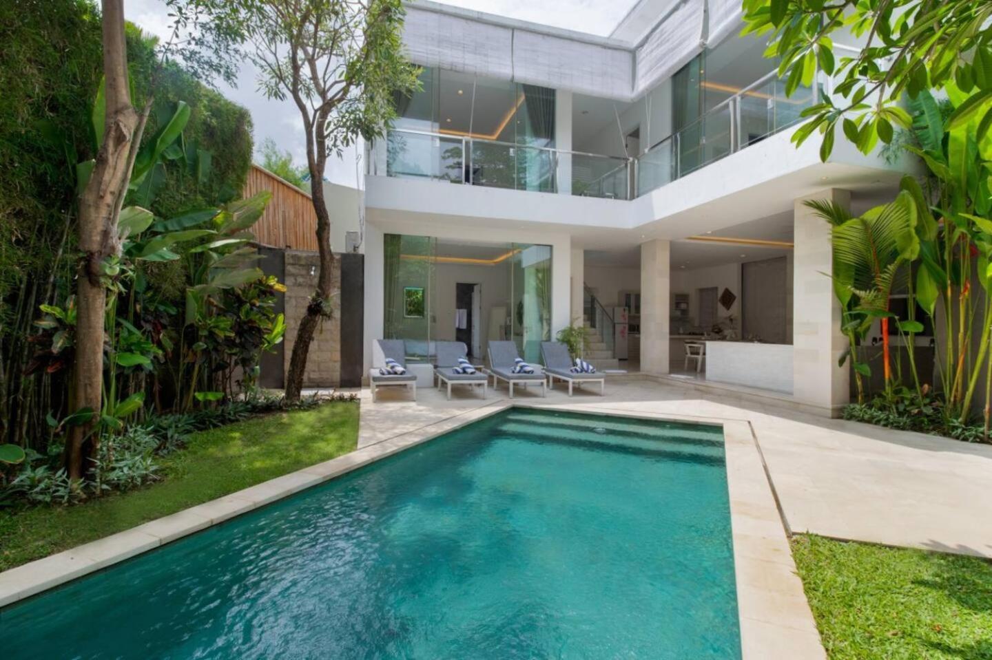 Fantastic 3 Bed Villa, Walk To Beach, Sunny Pool Villa