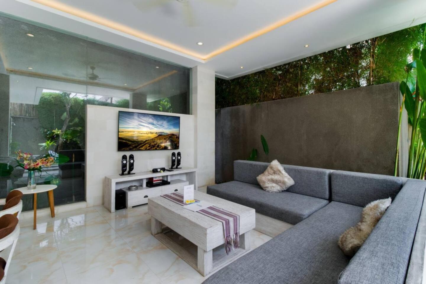 Villa Fantastic 3 Bed Villa, Walk To Beach, Sunny Pool *