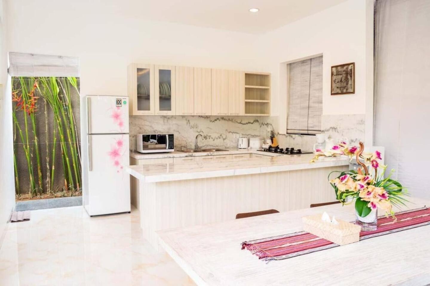 Fantastic 3 Bed Villa, Walk To Beach, Sunny Pool Seminyak (Bali)