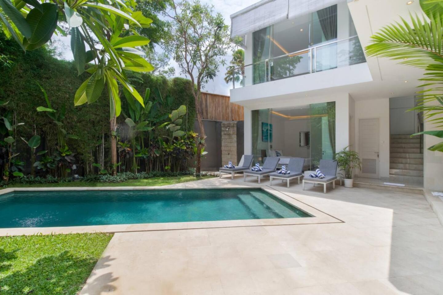 Fantastic 3 Bed Villa, Walk To Beach, Sunny Pool Seminyak (Bali)