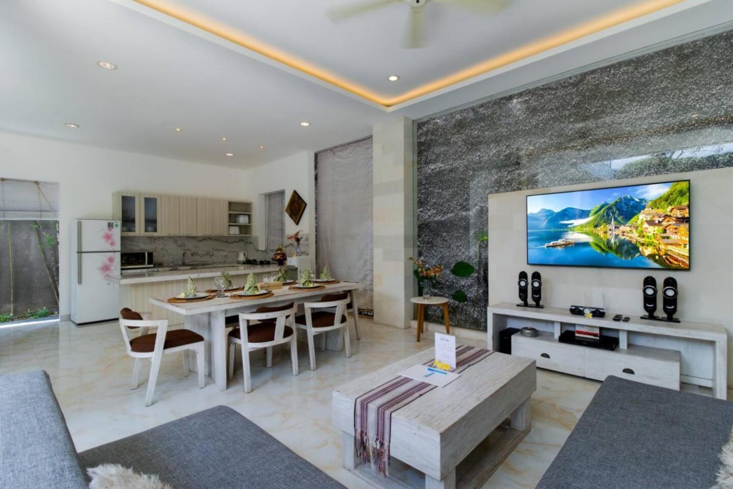 Fantastic 3 Bed Villa, Walk To Beach, Sunny Pool * Seminyak (Bali)