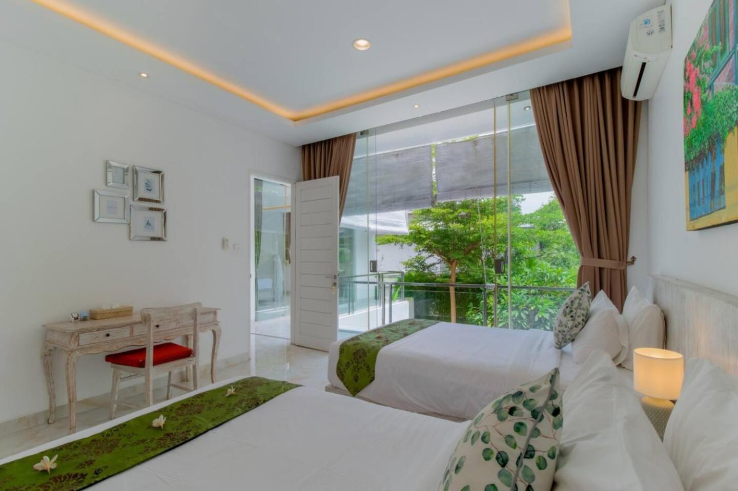 Villa Fantastic 3 Bed Villa, Walk To Beach, Sunny Pool
