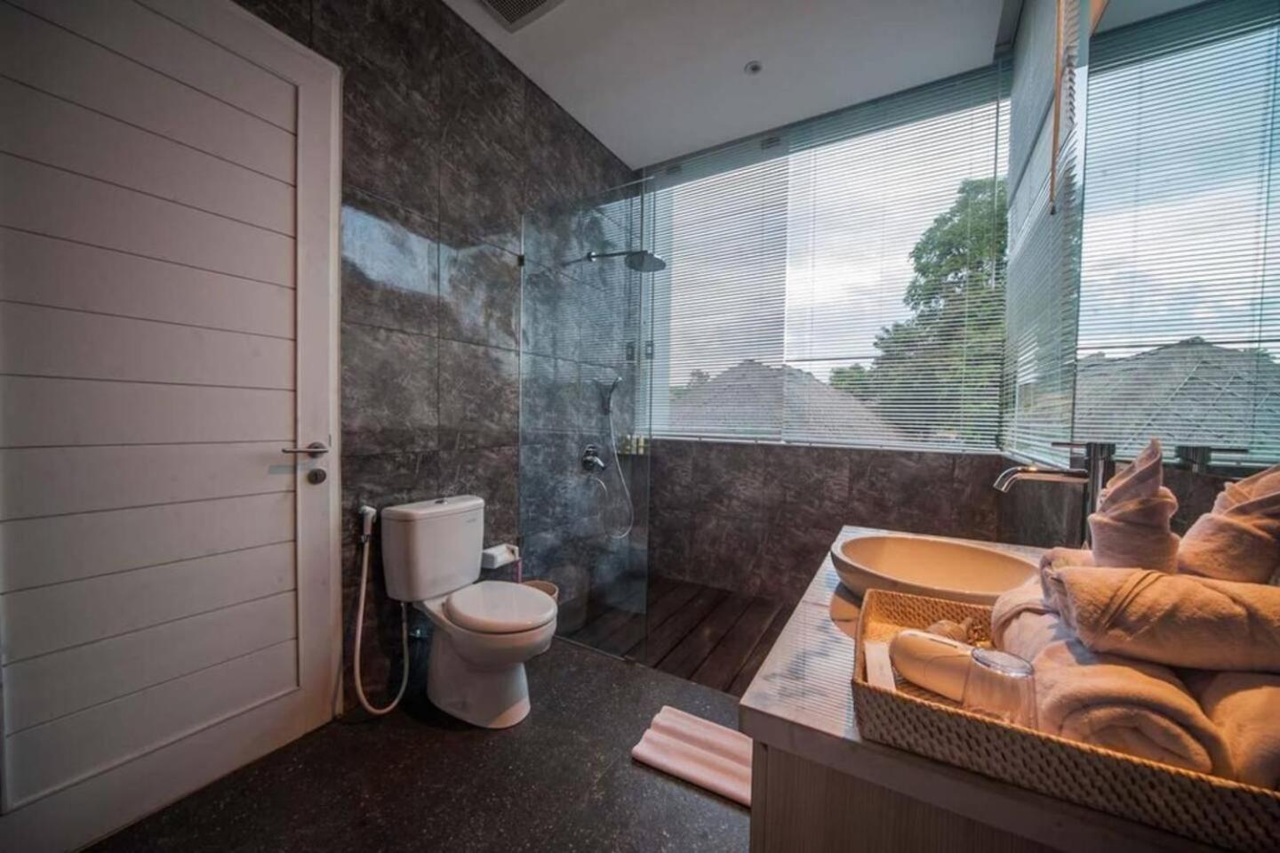Fantastic 3 Bed Villa, Walk To Beach, Sunny Pool Villa Seminyak (Bali)
