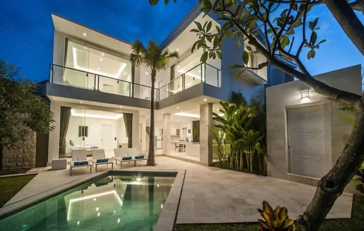 Fantastic 3 Bed Villa, Walk To Beach, Sunny Pool *