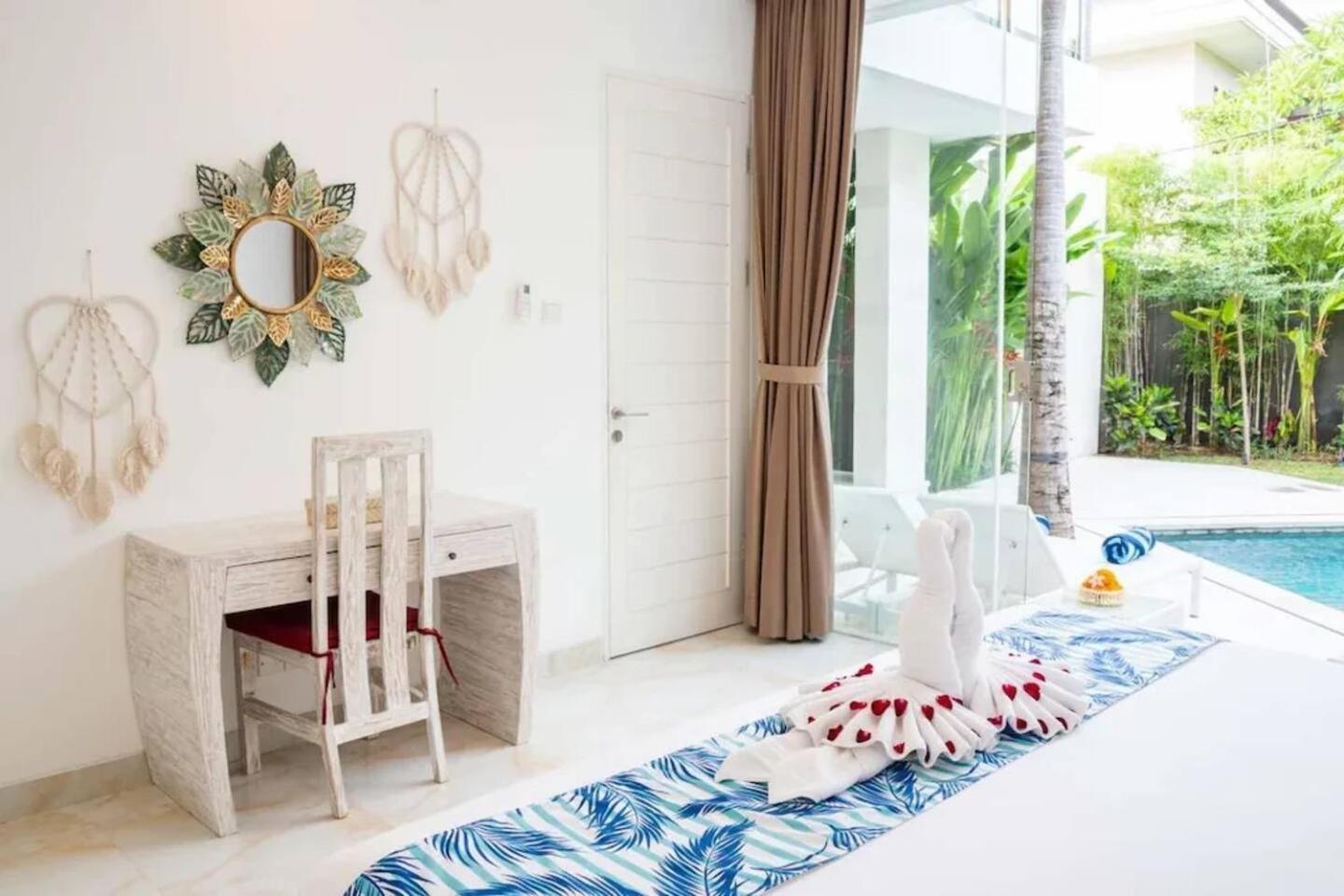 Fantastic 3 Bed Villa, Walk To Beach, Sunny Pool *