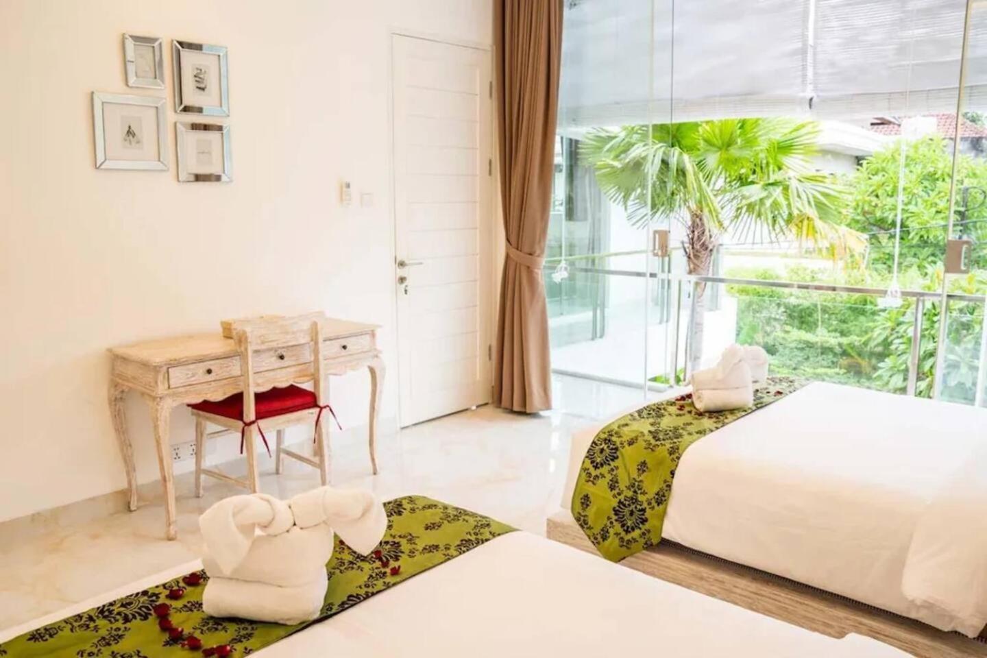 Villa Fantastic 3 Bed Villa, Walk To Beach, Sunny Pool *